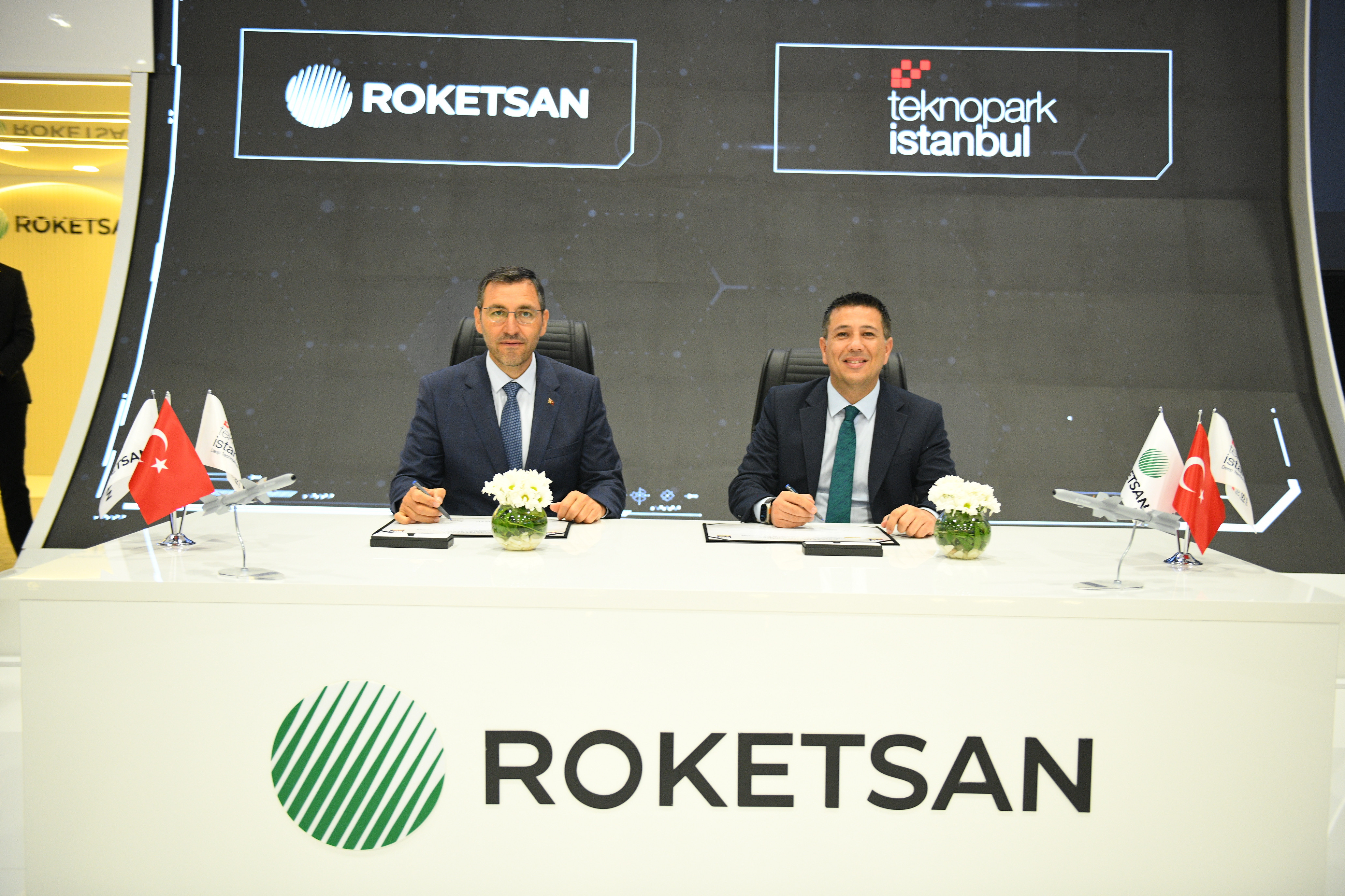 Prof. Dr. Abdurrahman Akyol, General Manager of Teknopark Istanbul, and Mr. Murat İkici, General Manager of Roketsan, signed a cooperation protocol for the Roketsan Acceleration Program during a ceremony held at the Roketsan booth.